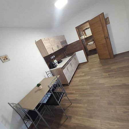 Oazis Apartman Шарошпатак Екстер'єр фото