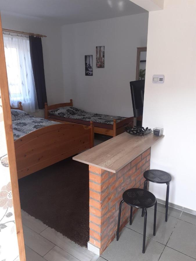 Oazis Apartman Шарошпатак Екстер'єр фото