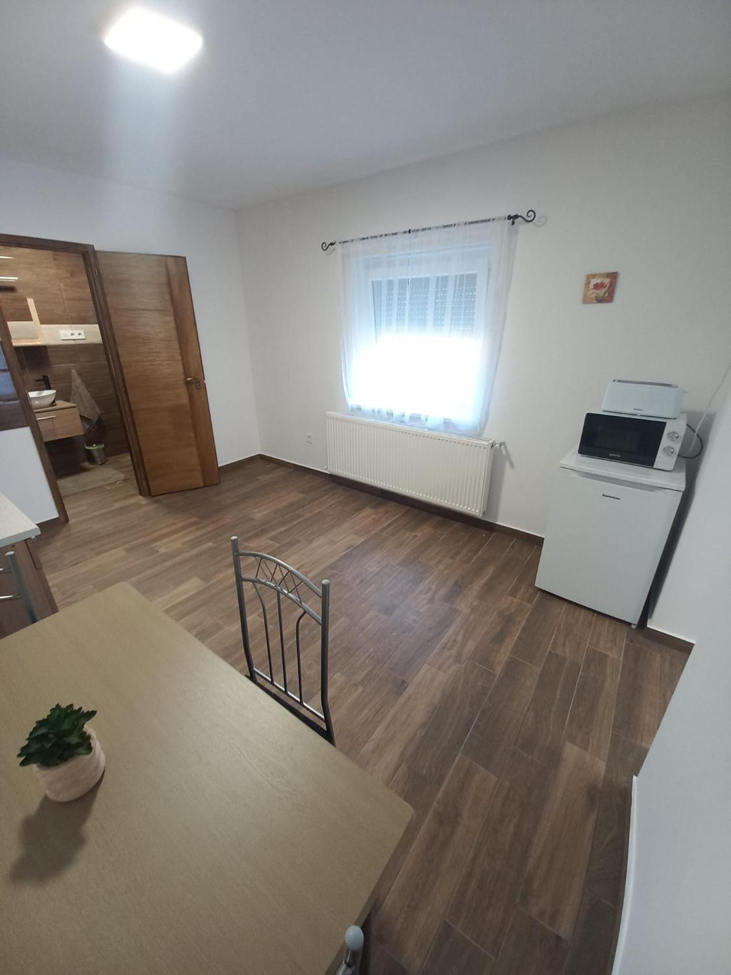 Oazis Apartman Шарошпатак Екстер'єр фото