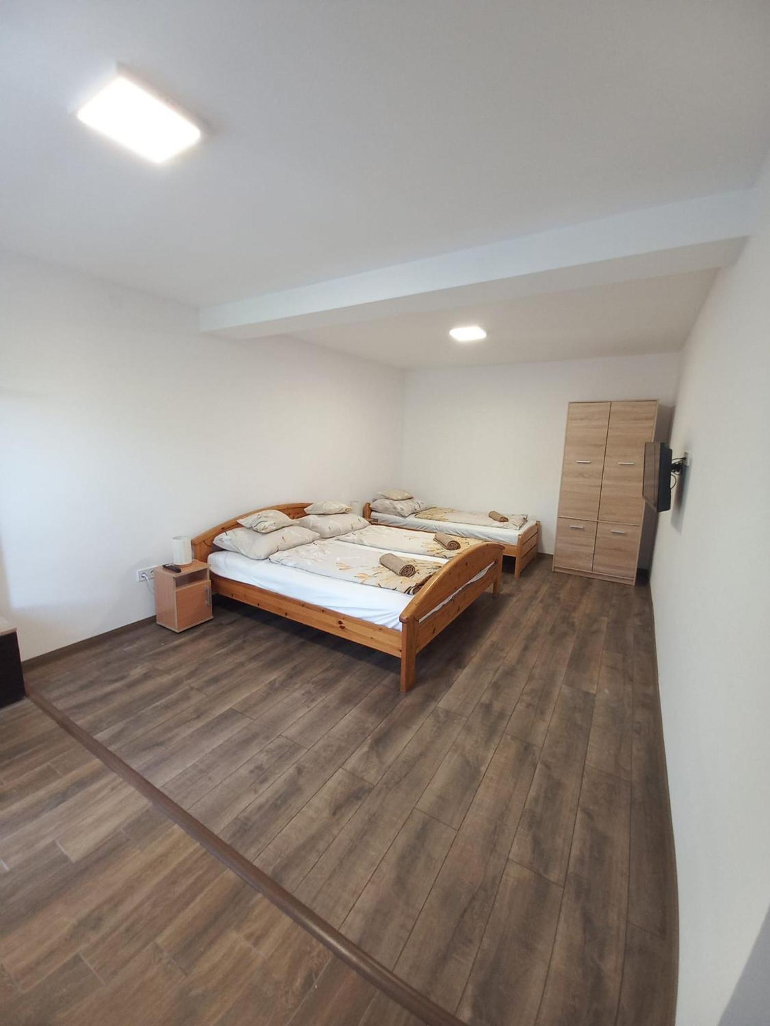 Oazis Apartman Шарошпатак Екстер'єр фото